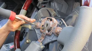 【ランドクルーザー70系プラド】純正ハンドルからウッドコンビハンドルへ交換｜高級感と操作性を両立！