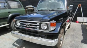 78プラド用リアシートをランドクルーザー77に載せかえる！