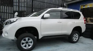 新車のランドクルーザー150系プラドを6インチリフトアップ